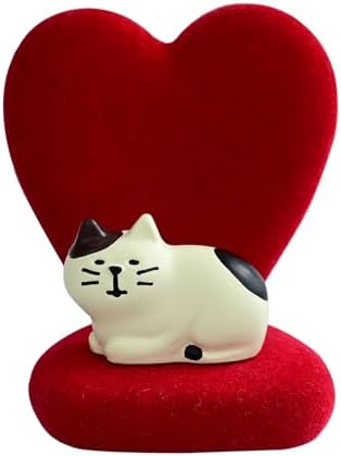 Mevodeata Cute Mini Cat Figurine with Small Sofa Resin Cat Figure for Office Home Decor - Cute Cat Gift for Cat Lovers (Love Shaped Sofa) by Unknown
