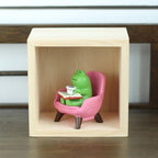 Mevodeata Cute Mini Frog Figurine with Small Sofa Resin Figure for Office Home Decor for Frog Lovers (Pink Sofa) - Image 4