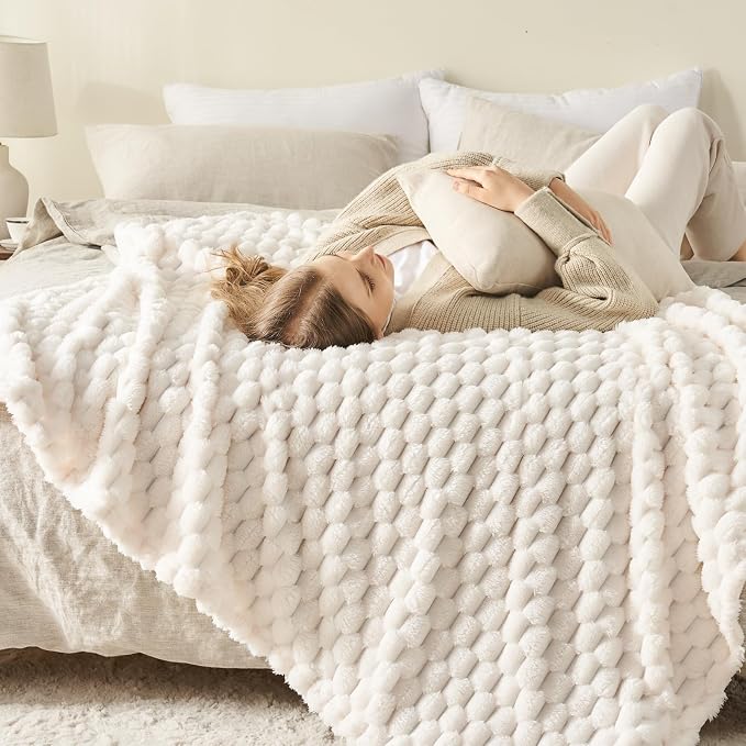 NEWCOSPLAY Fleece Clouds Cozy Throw Blanket - Image 3