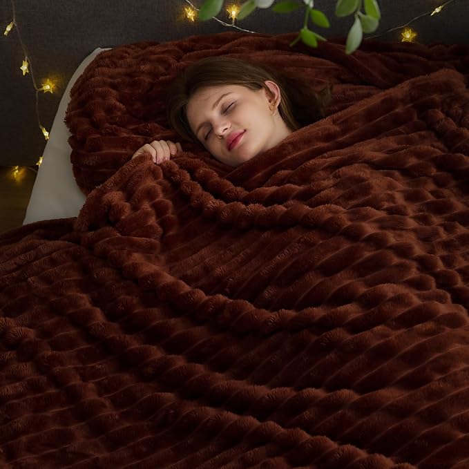 NEWCOSPLAY Fleece Ribbed Cozy Queen Blanket - Image 2