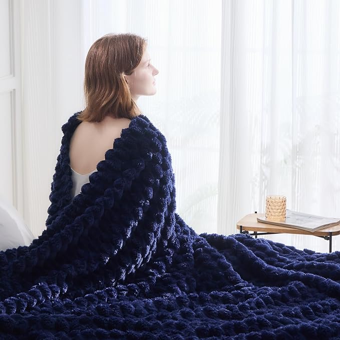 NEWCOSPLAY Fleece Clouds Cozy Queen Blanket - Image 3