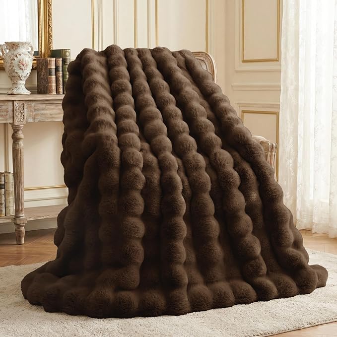 L'AGRATY Faux Rabbit Fur Throw Blanket - Image 2