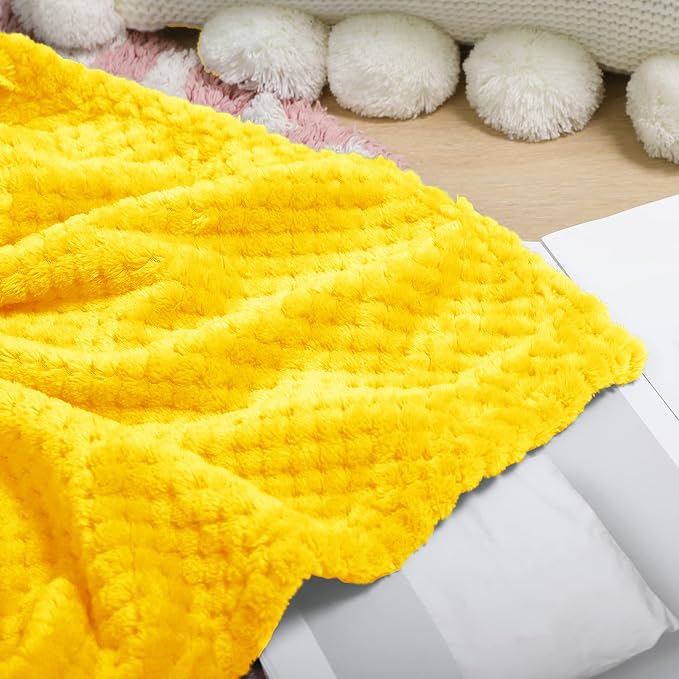 Exclusivo Mezcla Waffle Fleece Throw Blanket - Image 5