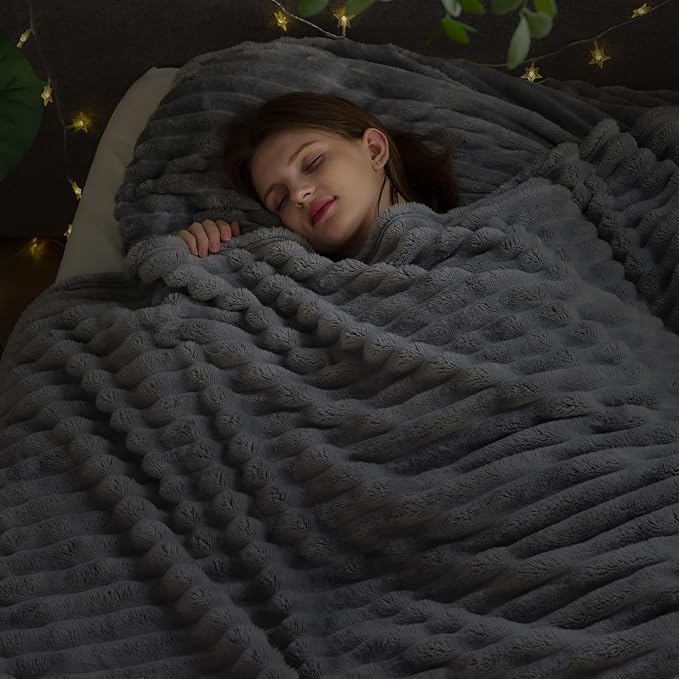 NEWCOSPLAY Fleece Ribbed Cozy King Blanket - Image 2