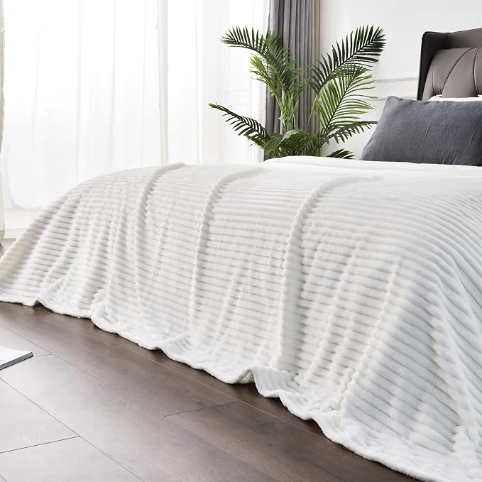 BEDELITE Ribbed Jacquard Off White King Size Blankets by BEDELITE