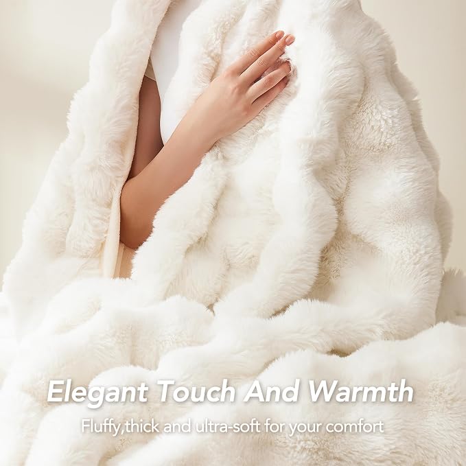 L'AGRATY Faux Rabbit Fur Throw Blanket - Image 4