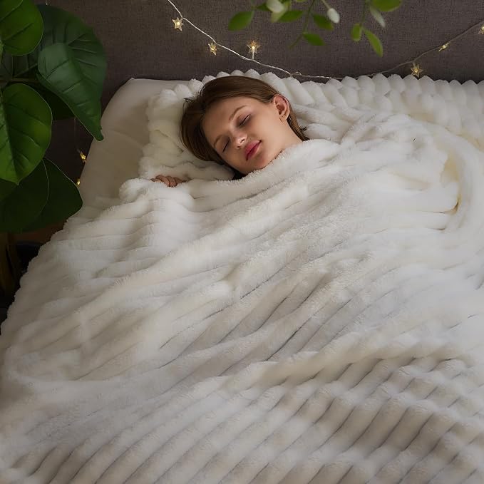 NEWCOSPLAY Fleece Ribbed Cozy King Blanket - Image 2
