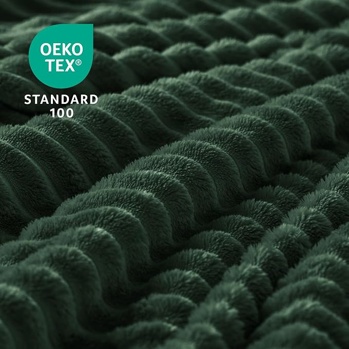 BEDELITE 3D Ribbed Emerald Green Fleece Throw Blanket - Image 3