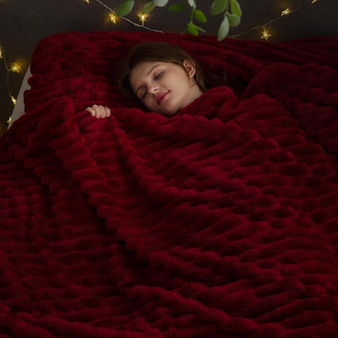 NEWCOSPLAY Fleece Ribbed Cozy Queen Blanket - Image 2