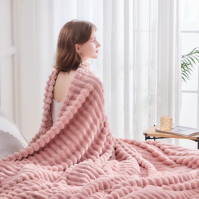 NEWCOSPLAY Fleece Ribbed Cozy King Blanket - Image 3