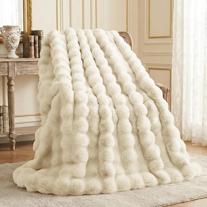 L'AGRATY Faux Rabbit Fur Throw Blanket by LAGRATY