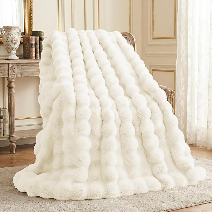 L'AGRATY Faux Rabbit Fur Throw Blanket - Image 2