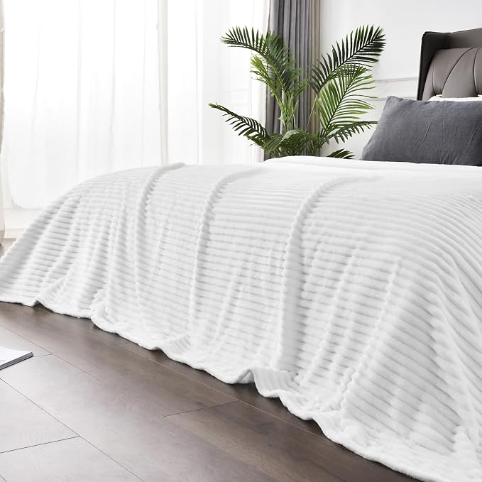 BEDELITE Ribbed Jacquard White Fleece Throw Blanket - Image 6