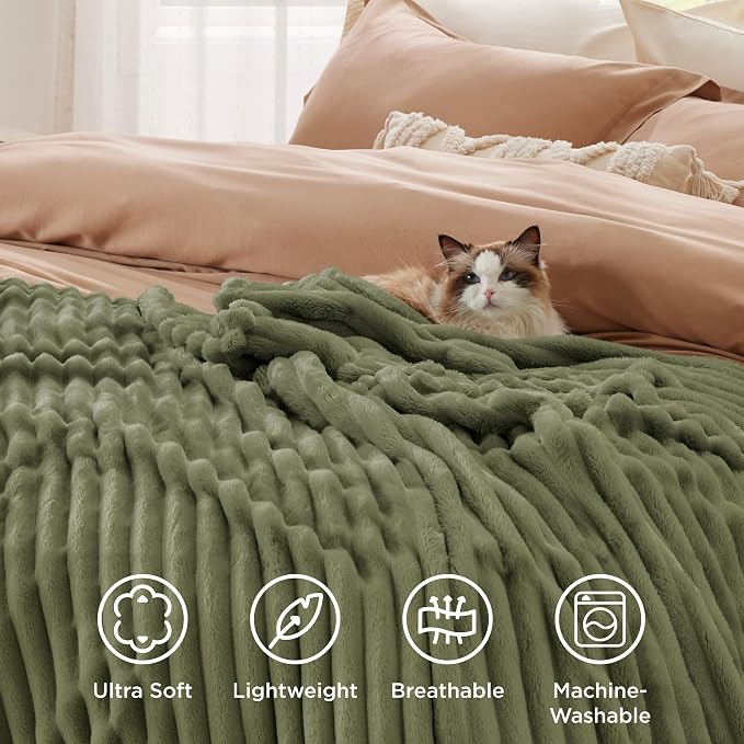 Bedsure Soft Throw Blanket for Couch Decor Gifts Moss 50"x60" | Birthday Gifts - Image 5