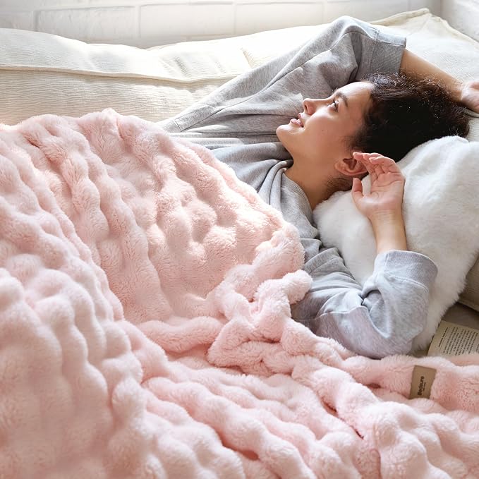 Bedsure 3D Fleece Bubble Blankets - Image 9