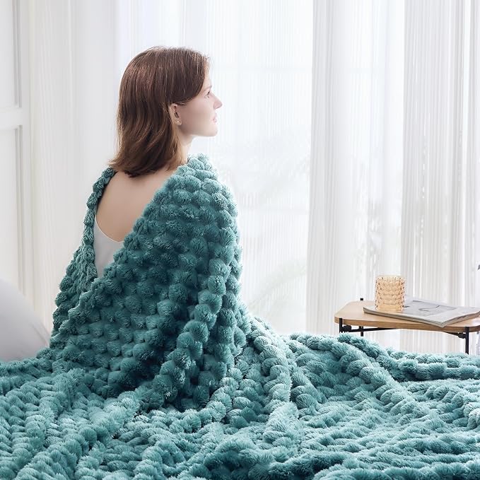 NEWCOSPLAY Fleece Clouds Cozy Queen Blanket - Image 3