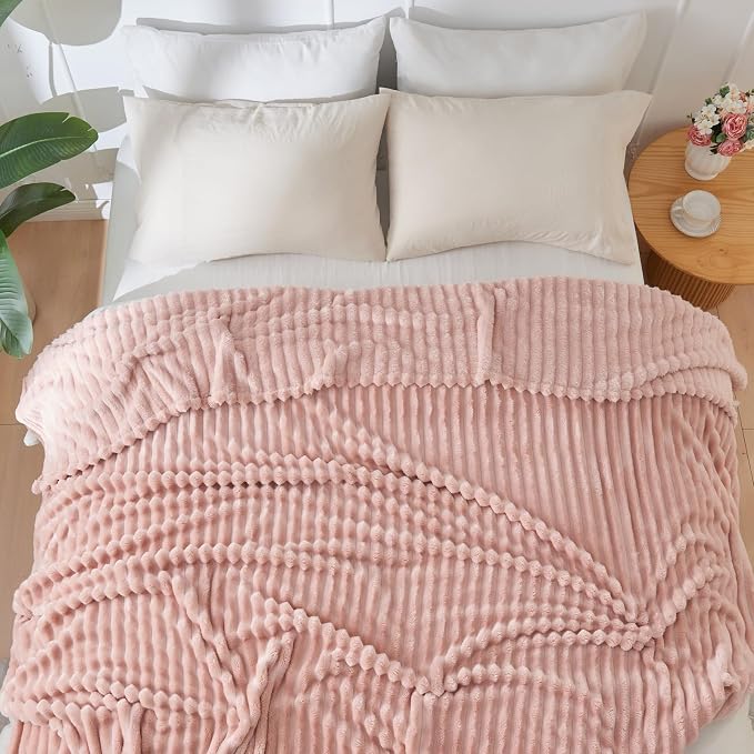 NEWCOSPLAY Fleece Ribbed Cozy Queen Blanket - Image 8