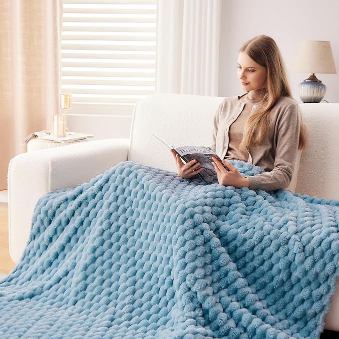 NEWCOSPLAY Fleece Clouds Cozy King Blanket - Image 4