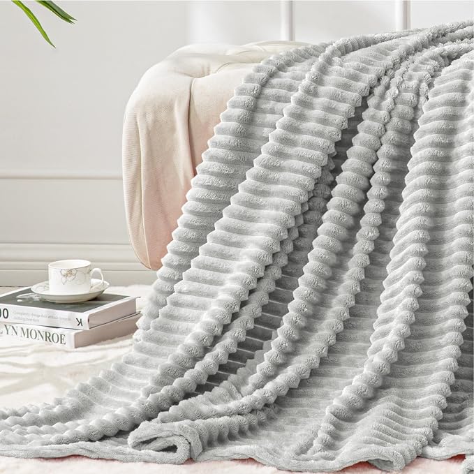 BEDELITE 3D Ribbed Light Grey Fleece Throw Blanket by BEDELITE