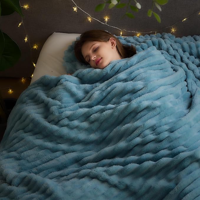 NEWCOSPLAY Fleece Ribbed Cozy King Blanket - Image 2