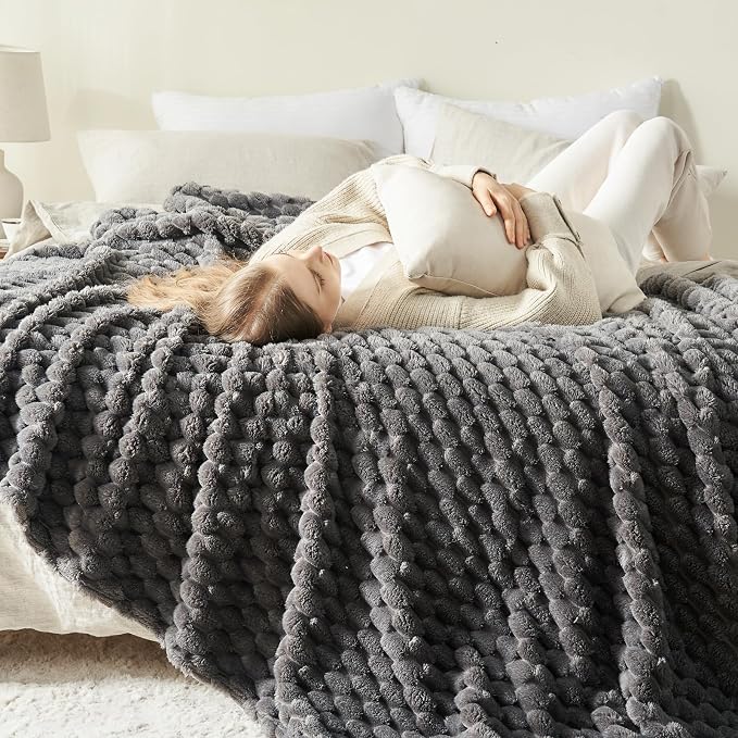 NEWCOSPLAY Fleece Clouds Cozy King Blanket - Image 6