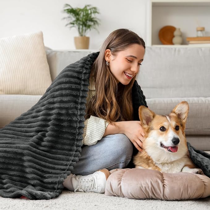 BEDELITE 3D Ribbed Charcoal Grey Fleece Throw Blanket - Image 7