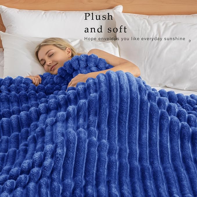 Exclusivo Mezcla Striped Fleece Throw Blanket - Image 2