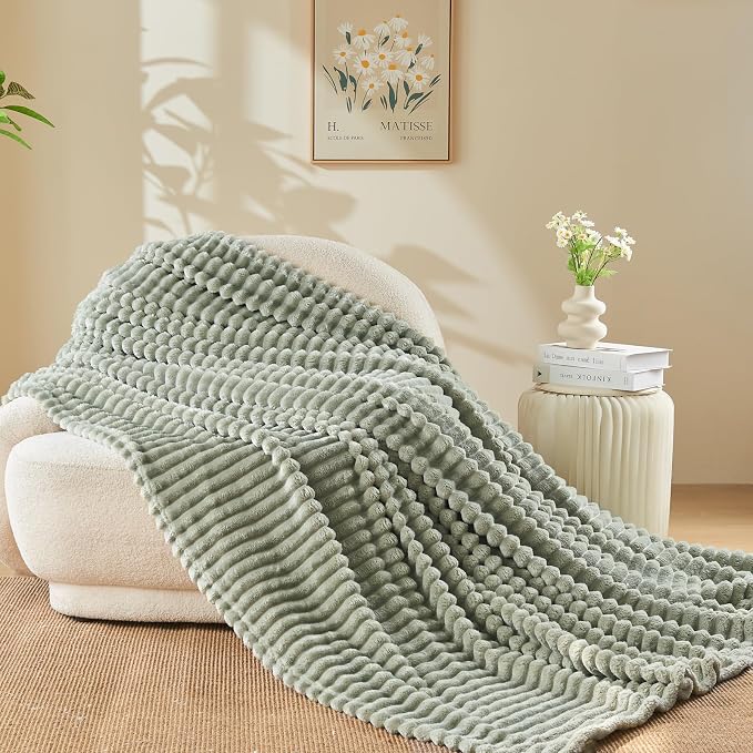 NEWCOSPLAY Fleece Ribbed Cozy King Blanket - Image 7