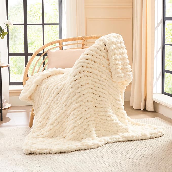 L'AGRATY Chunky Knit Throw Blanket by LAGRATY