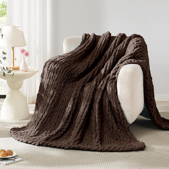 L'AGRATY Chunky Knit Throw Blanket by LAGRATY
