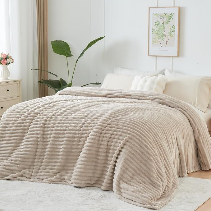 NEWCOSPLAY Fleece Ribbed Cozy King Blanket - Image 3