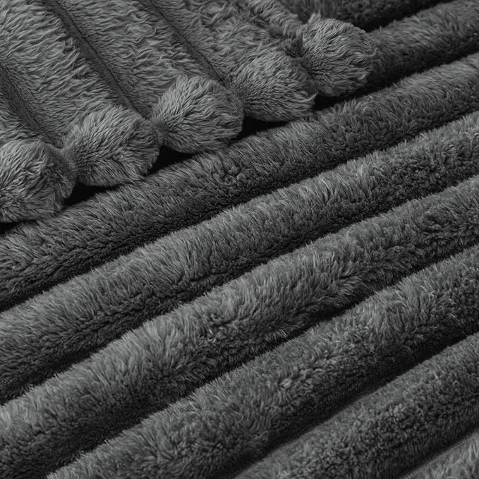 Exclusivo Mezcla Striped Queen Size Fleece Blanket - Image 4