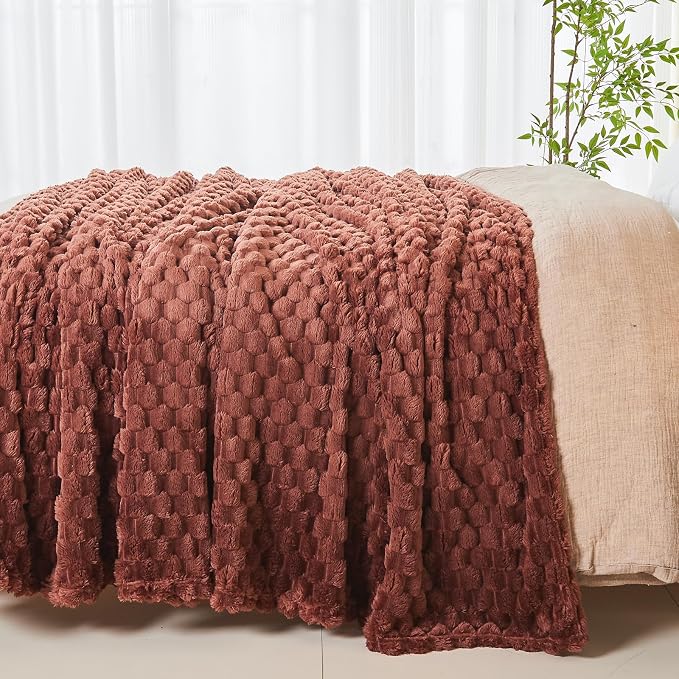 NEWCOSPLAY Fleece Clouds Cozy King Blanket - Image 7