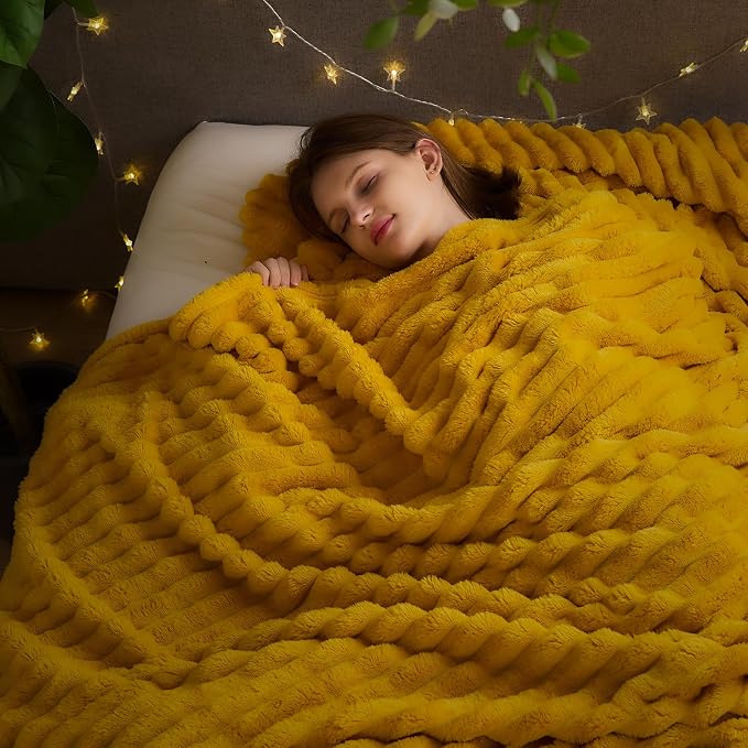 NEWCOSPLAY Fleece Ribbed Cozy King Blanket - Image 2