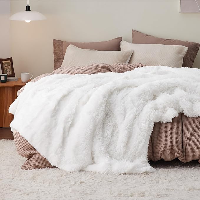 Bedsure GentleSoft Fluffy White Blankets Queen Size by Unknown