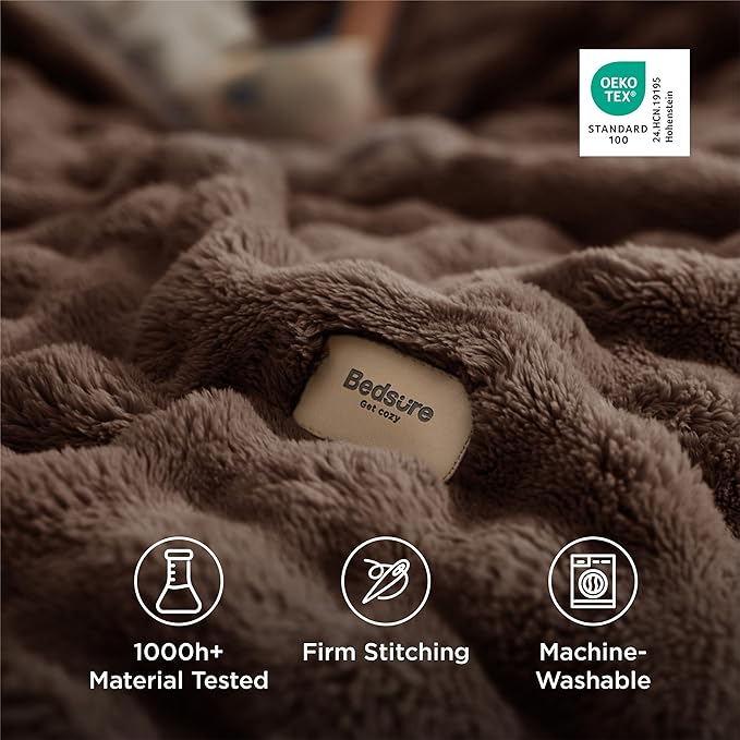 Bedsure 3D Fleece Bubble Blanket - Image 5