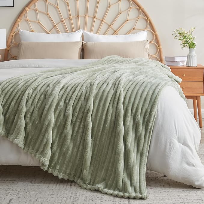 NEWCOSPLAY Fleece Ribbed Cozy Twin Blanket - Image 2