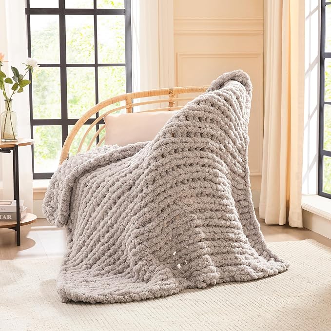 L'AGRATY Chunky Knit Throw Blanket by LAGRATY