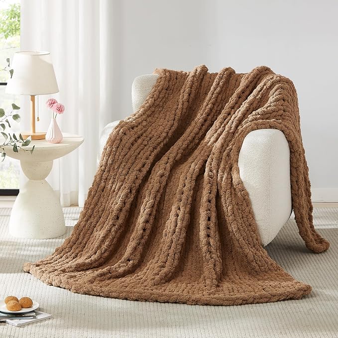 L'AGRATY Chunky Knit Throw Blanket by LAGRATY