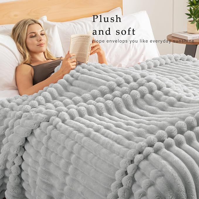 Exclusivo Mezcla Striped Fleece Throw Blanket - Image 2