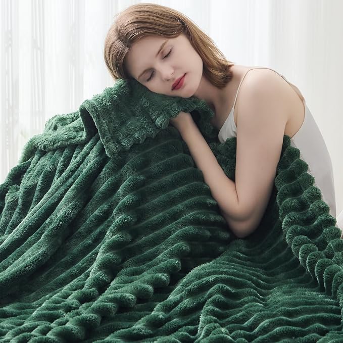 NEWCOSPLAY Fleece Ribbed Cozy King Blanket - Image 7