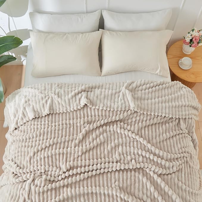 NEWCOSPLAY Fleece Ribbed Cozy Queen Blanket - Image 2