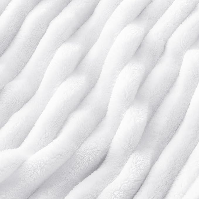 Bedsure Full Size Fleece Blankets - Image 9