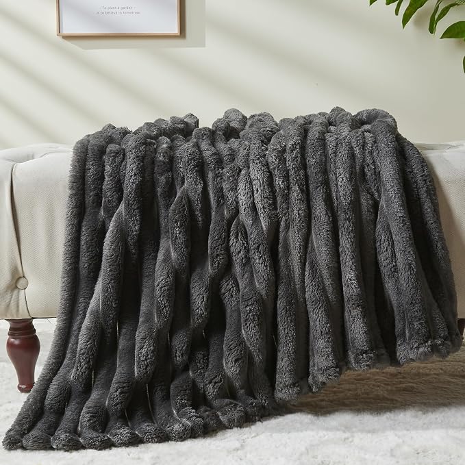 NEWCOSPLAY Fleece Ribbed Cozy Twin Blanket - Image 6