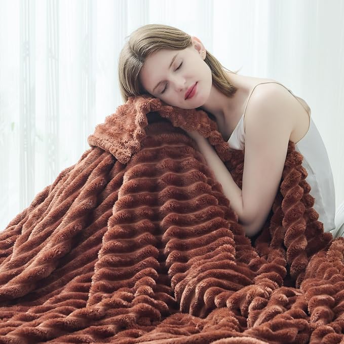 NEWCOSPLAY Fleece Ribbed Cozy Queen Blanket - Image 7