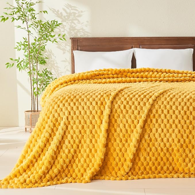 NEWCOSPLAY Fleece Clouds Cozy King Blanket - Image 2