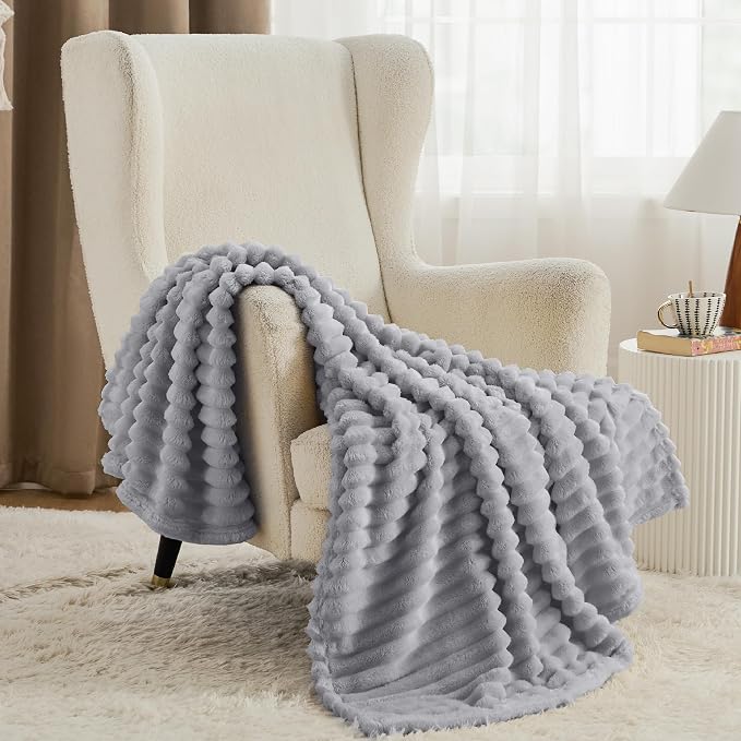 Bedsure Soft Light Grey Throw Blanket - Image 2