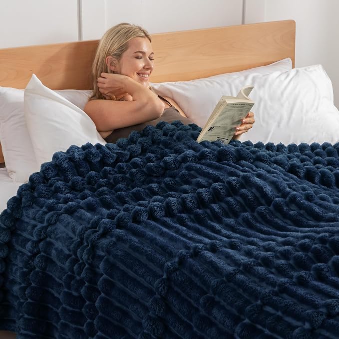 Exclusivo Mezcla Striped California King Size Fleece Blanket - Image 4
