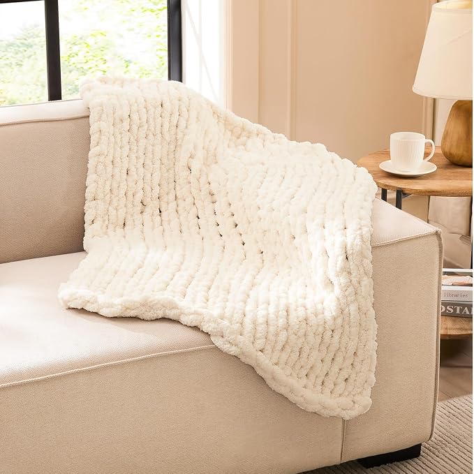 L'AGRATY Chunky Knit Throw Blanket by LAGRATY