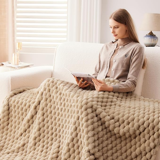 NEWCOSPLAY Fleece Clouds Cozy King Blanket - Image 4